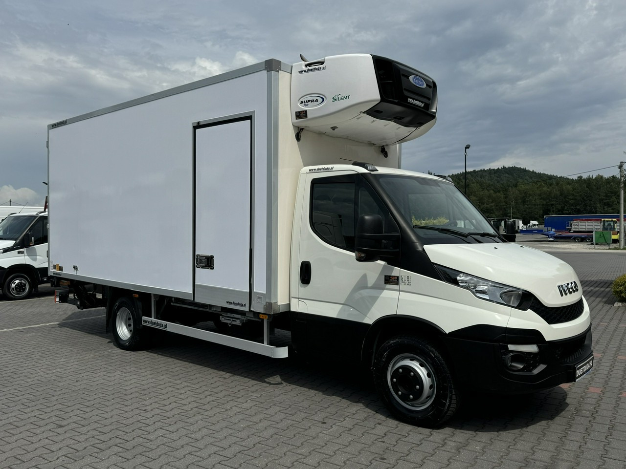 Iveco Daily 70C17 Mroźnia Agregat Carrier Supra 750 10-Palet + Winda - Refrigerated van: picture 2 Iveco Daily 70C17 Mroźnia Agregat Carrier Supra 750 10-Palet + Winda - Refrigerated van: picture 2