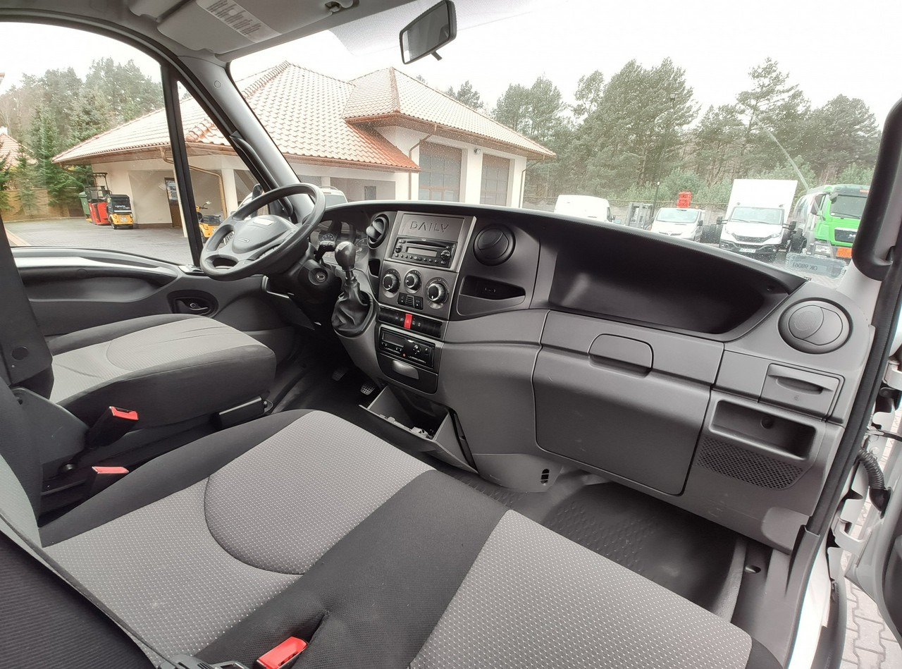 Curtain side van Iveco Daily 70C18 V H: picture 30