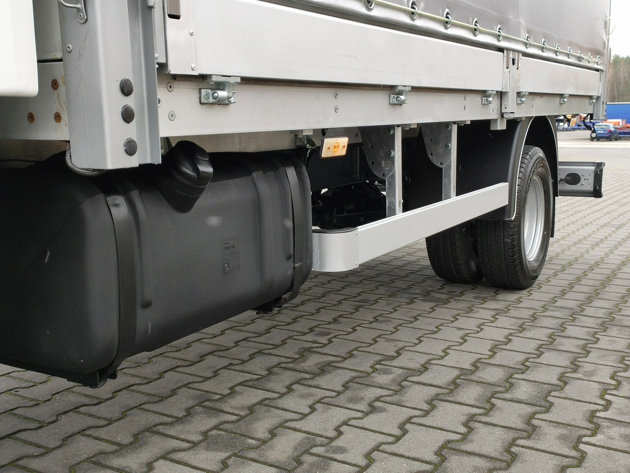 Curtain side van Iveco Daily 70C18 V H: picture 9