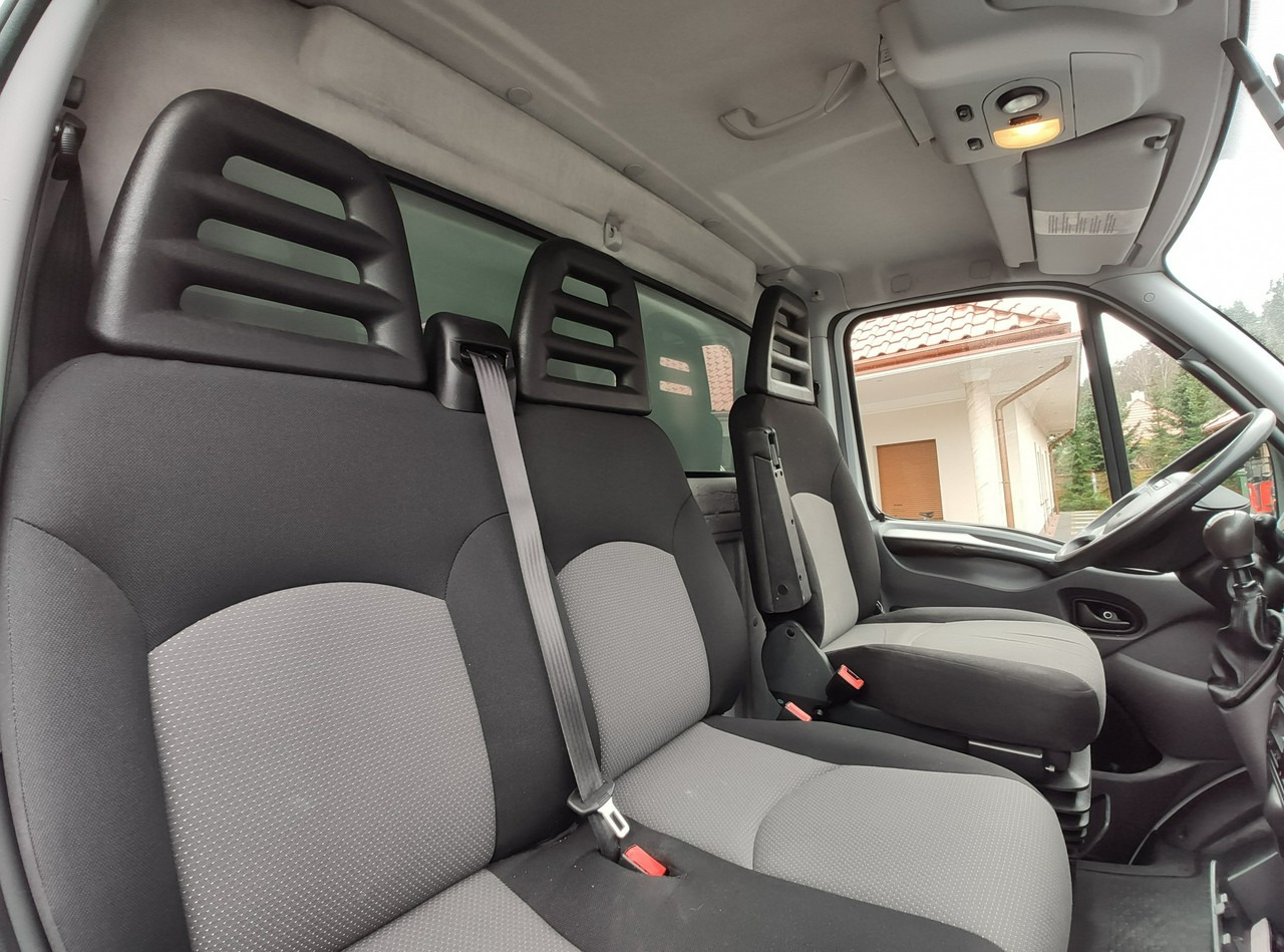 Curtain side van Iveco Daily 70C18 V H: picture 31