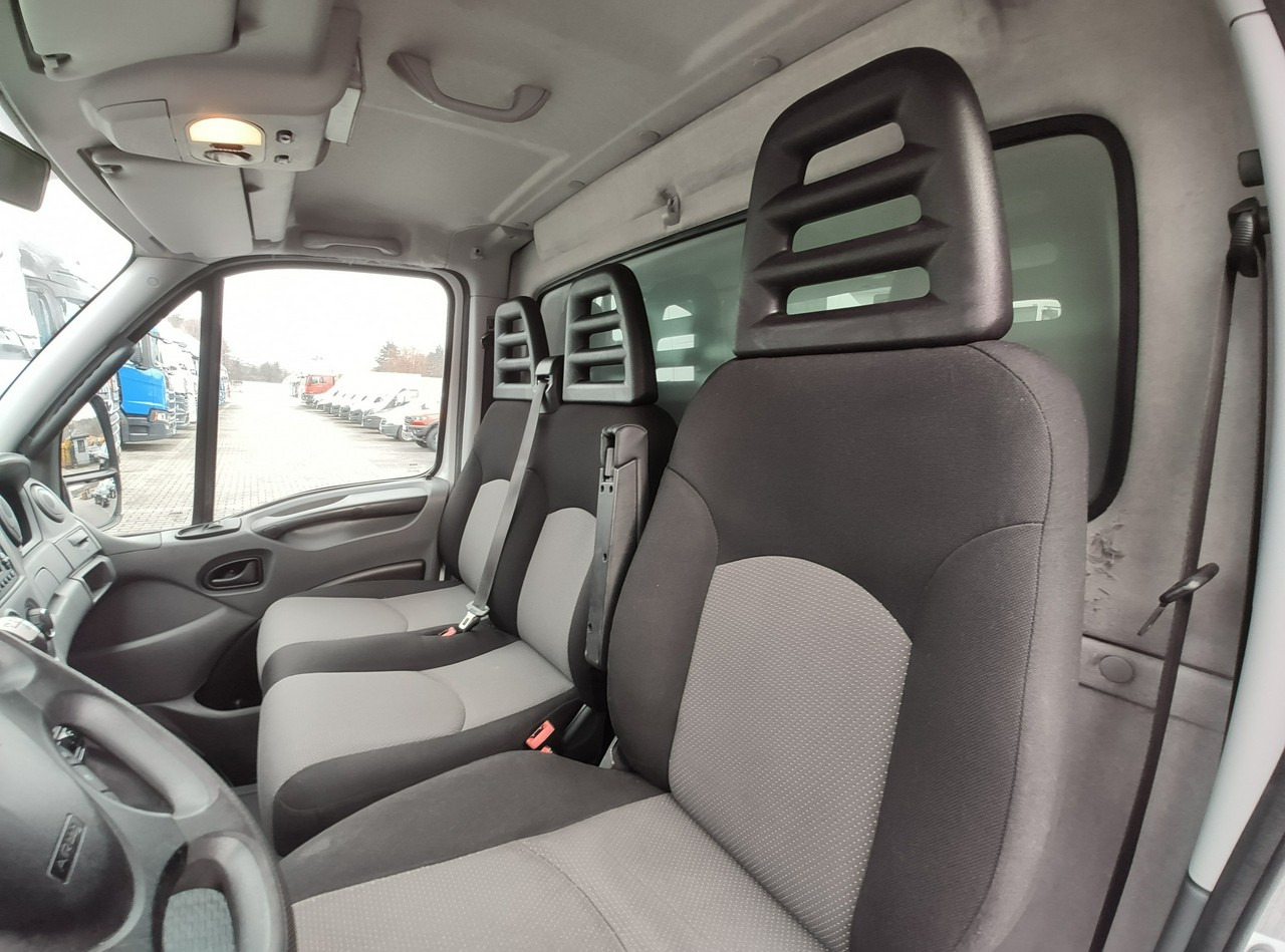 Curtain side van Iveco Daily 70C18 V H: picture 28