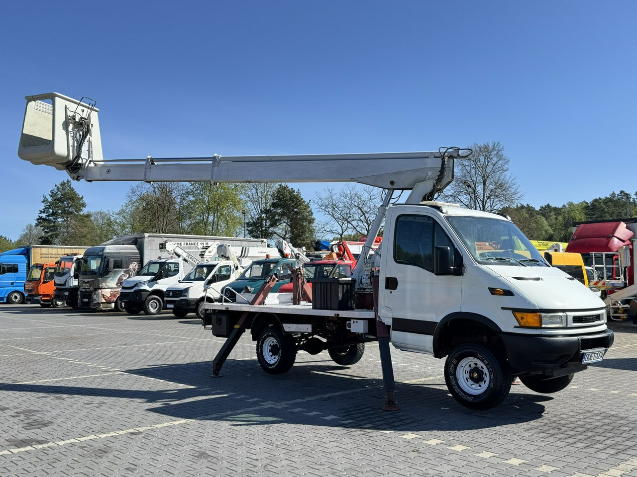 Truck mounted aerial platform Iveco Daily: picture 8 Truck mounted aerial platform Iveco Daily: picture 8