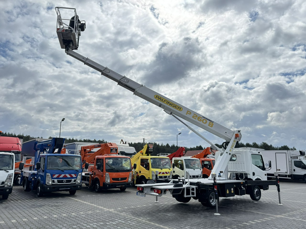 Truck mounted aerial platform Nissan Cabstar: picture 22
