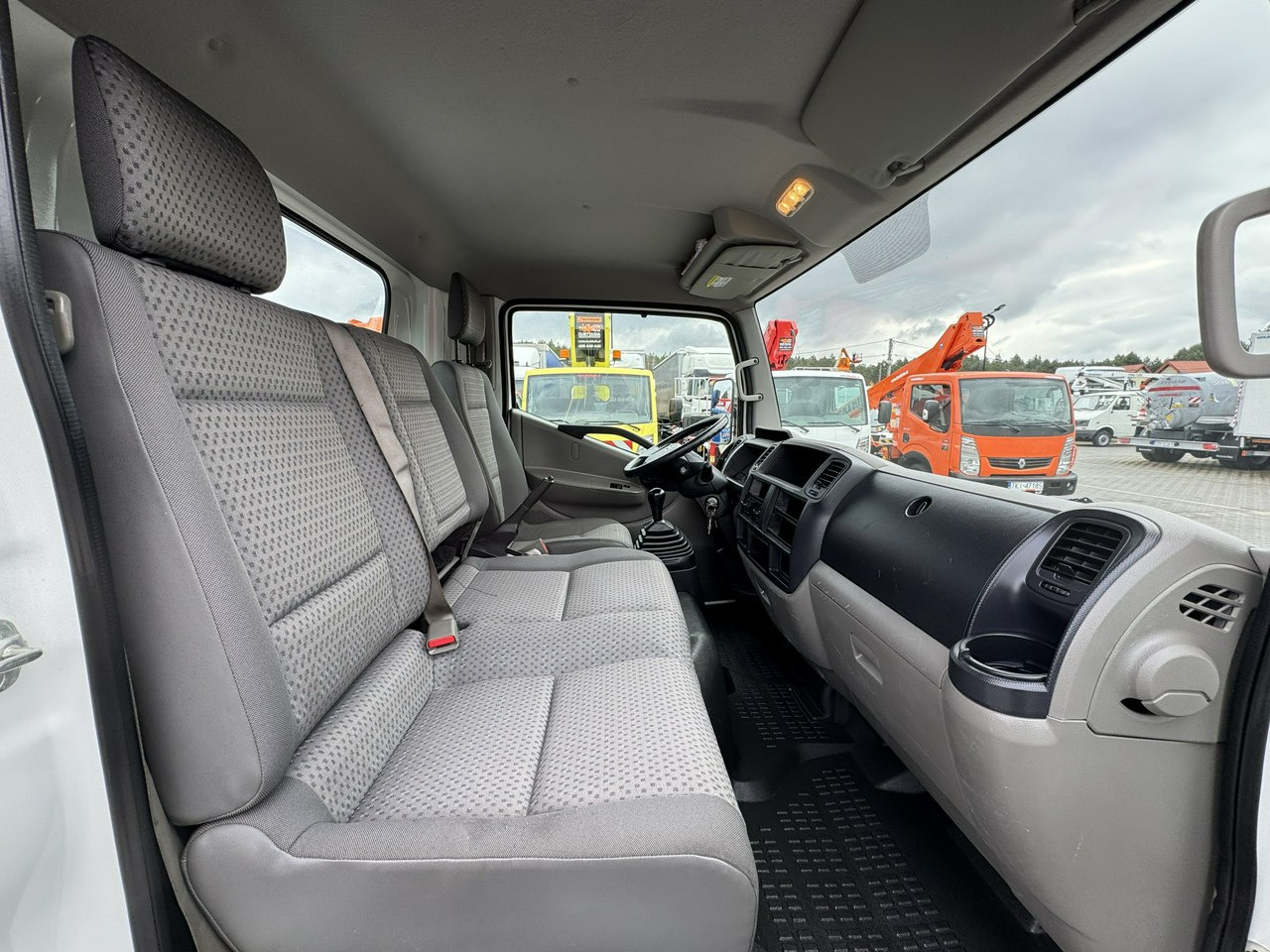 Truck mounted aerial platform Nissan Cabstar: picture 31