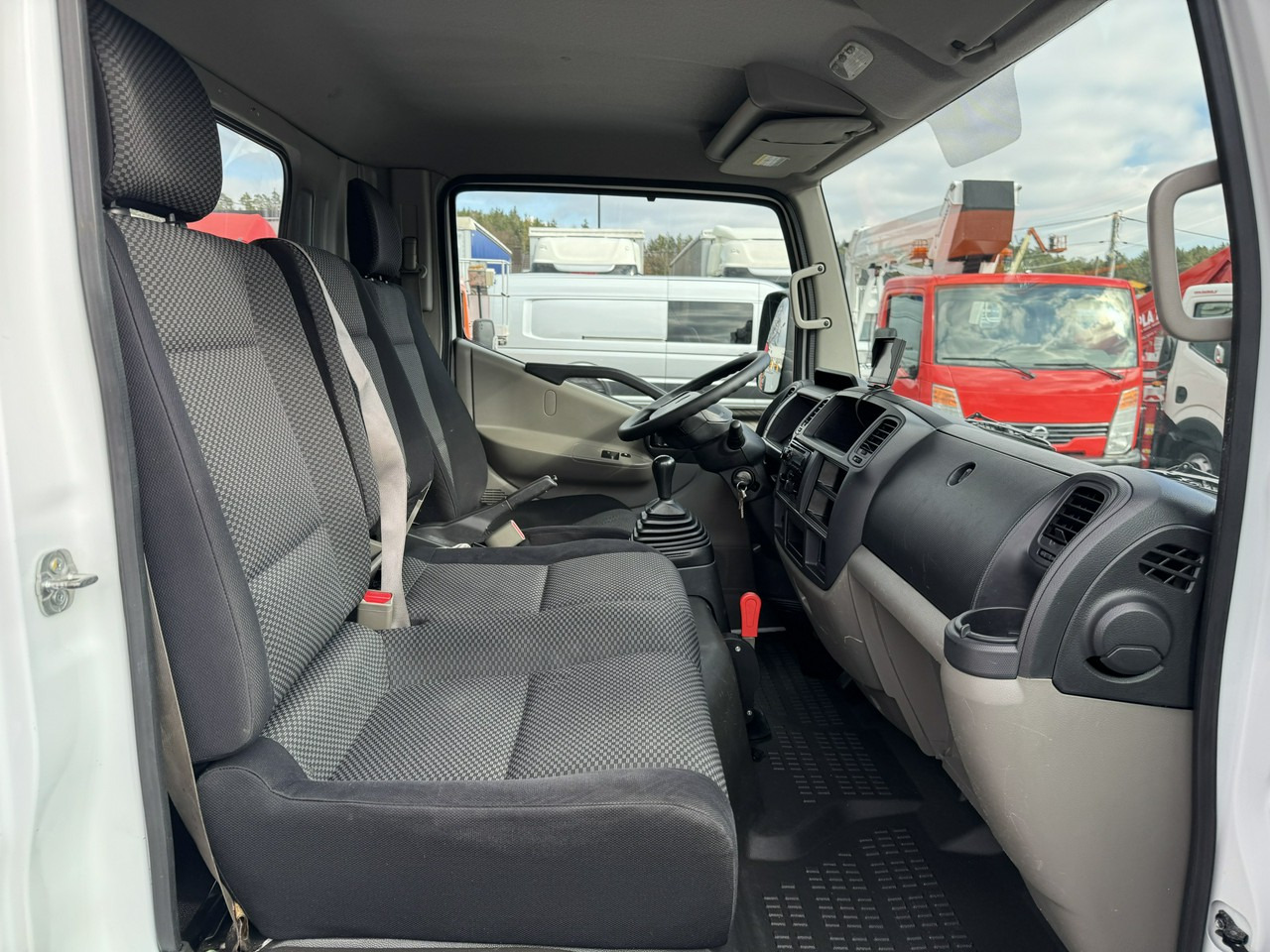 Truck mounted aerial platform Renault Maxity: picture 29