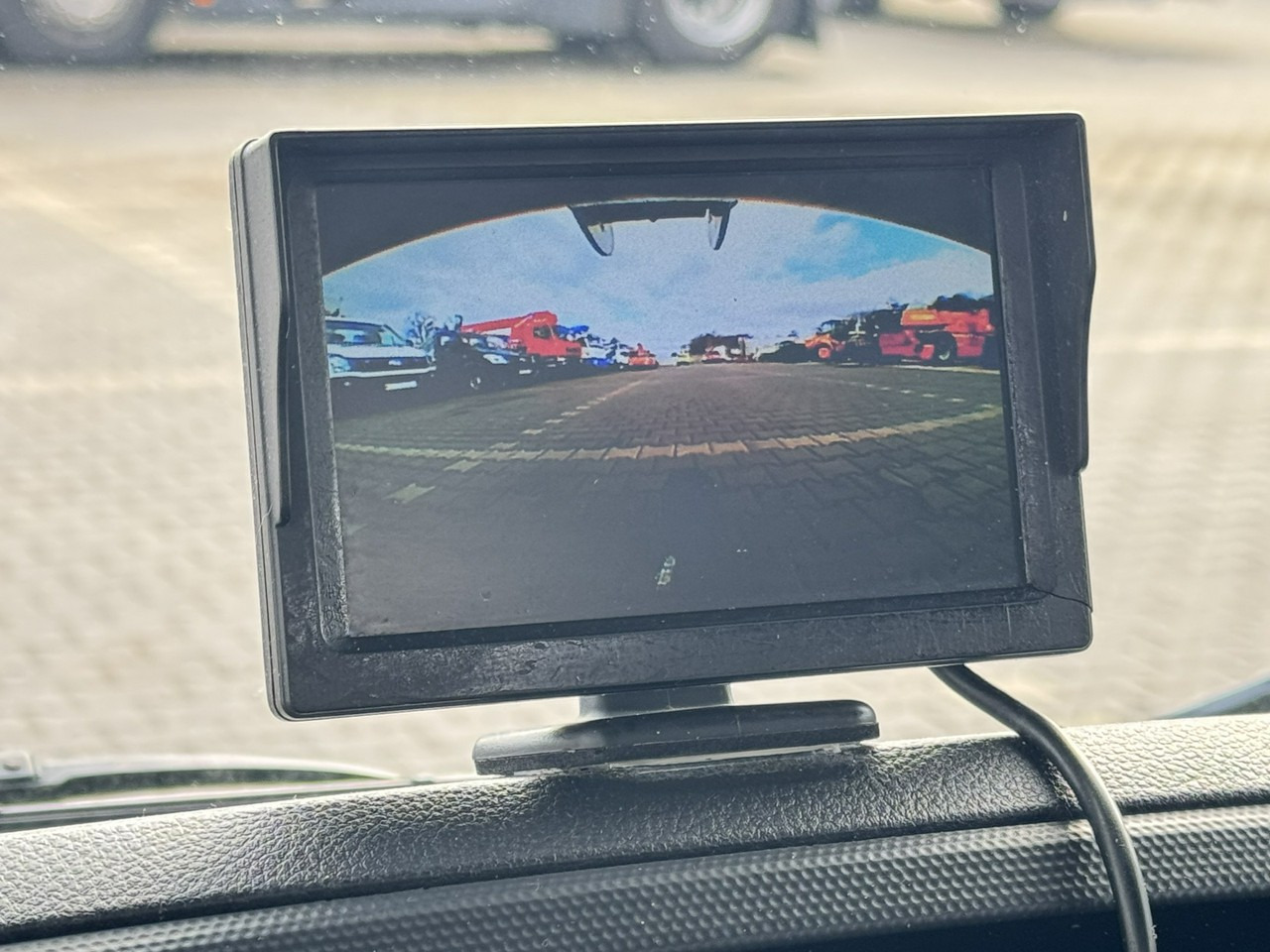 Truck mounted aerial platform Renault Maxity: picture 27