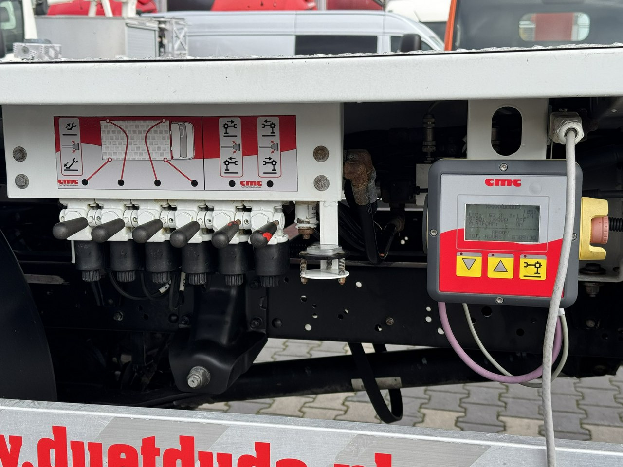 Truck mounted aerial platform Renault Maxity: picture 9
