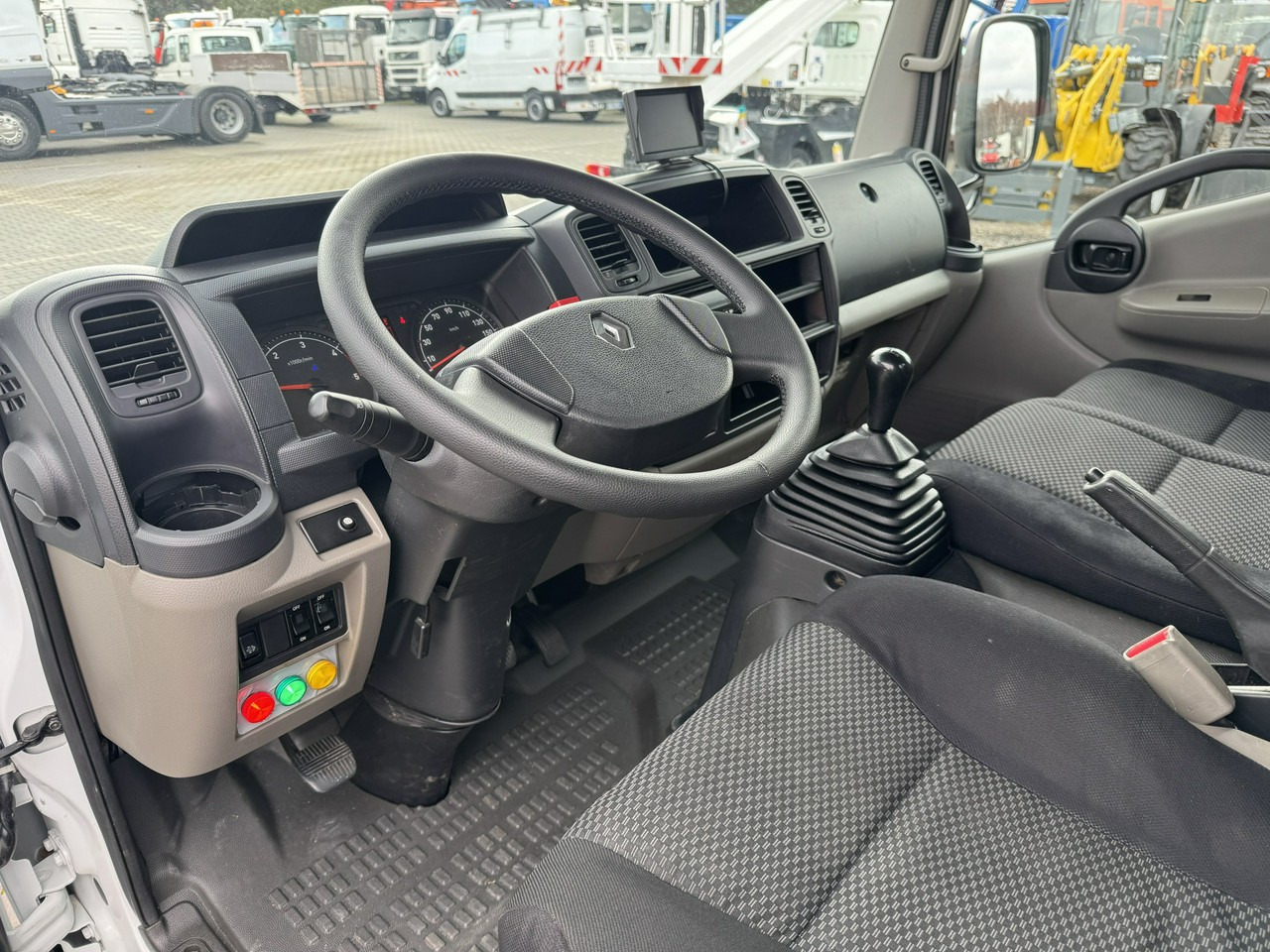 Truck mounted aerial platform Renault Maxity: picture 24