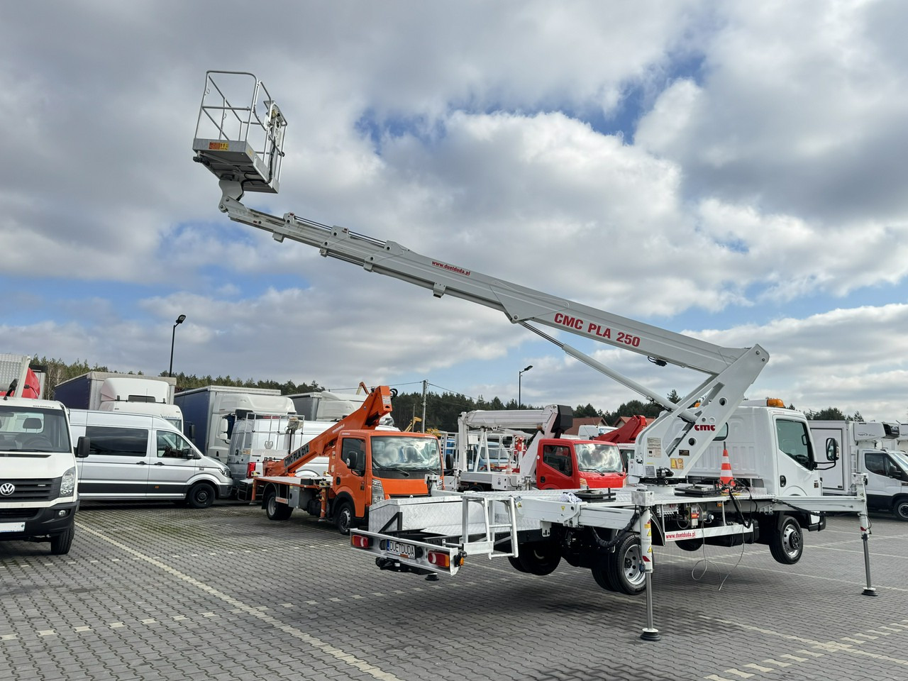 Truck mounted aerial platform Renault Maxity: picture 15