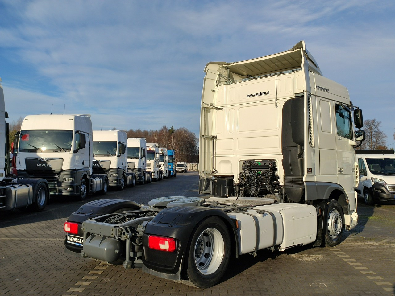 Tractor unit DAF XF 106.460 Euro 6 LowDeck Mega: picture 10