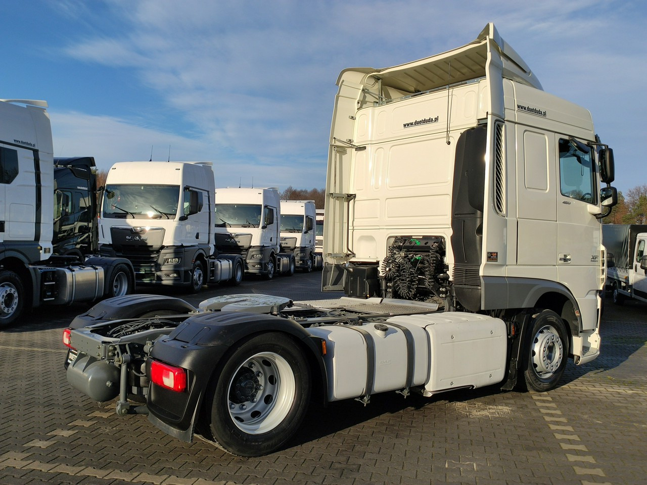 Tractor unit DAF XF 106.460 Euro 6 LowDeck Mega: picture 8