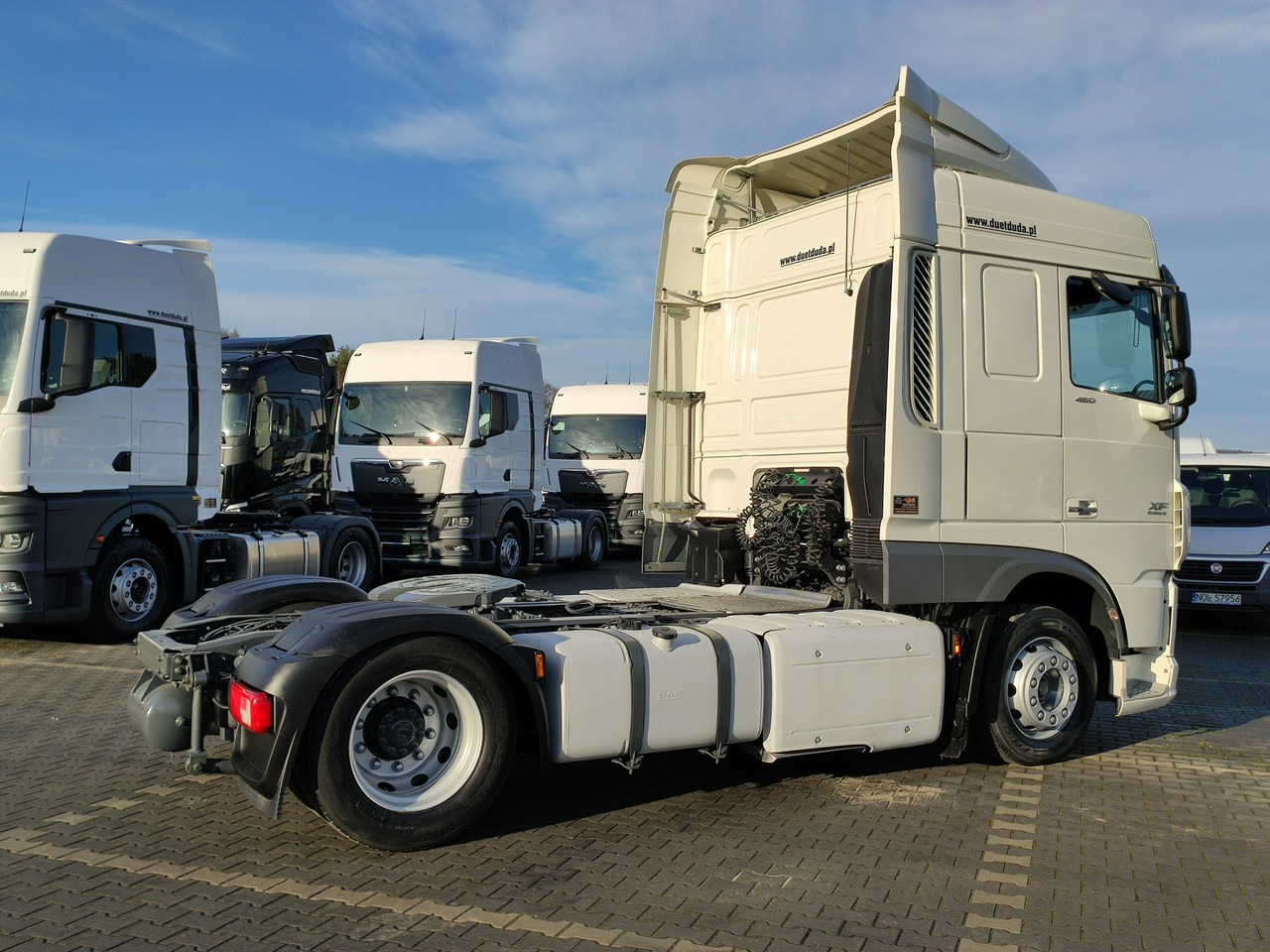 Tractor unit DAF XF 106.460 Euro 6 LowDeck Mega: picture 9