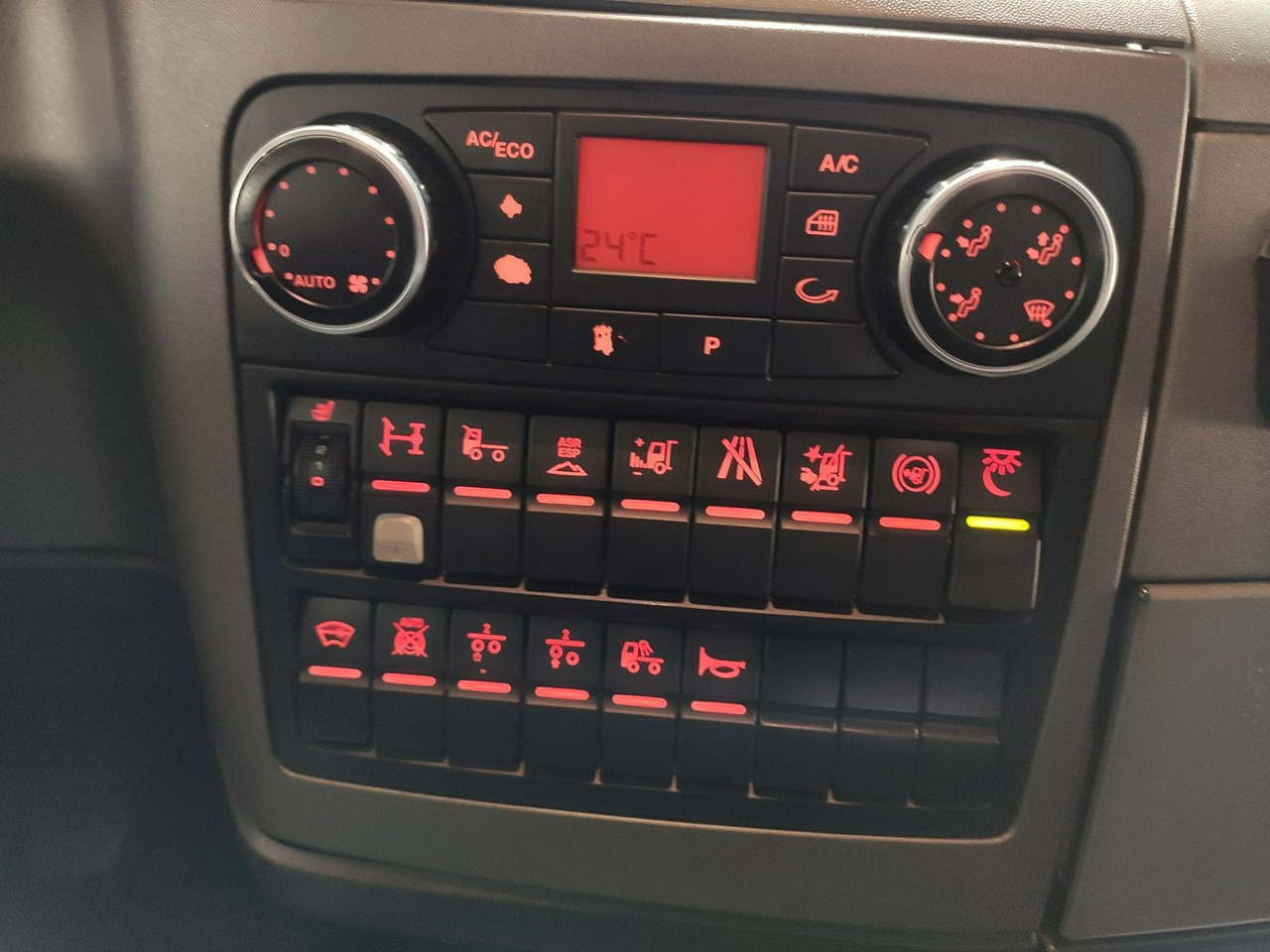 Tractor unit MAN TGX 18.480 STANDARD XXL E6 Bogato Wyposażony UNIKAT STAN !!!: picture 28