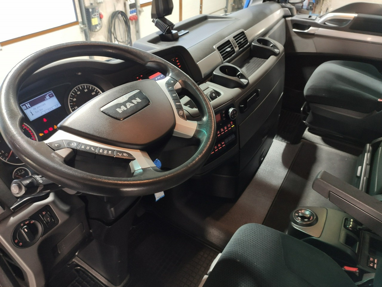 Tractor unit MAN TGX 18.480 STANDARD XXL E6 Bogato Wyposażony UNIKAT STAN !!!: picture 15