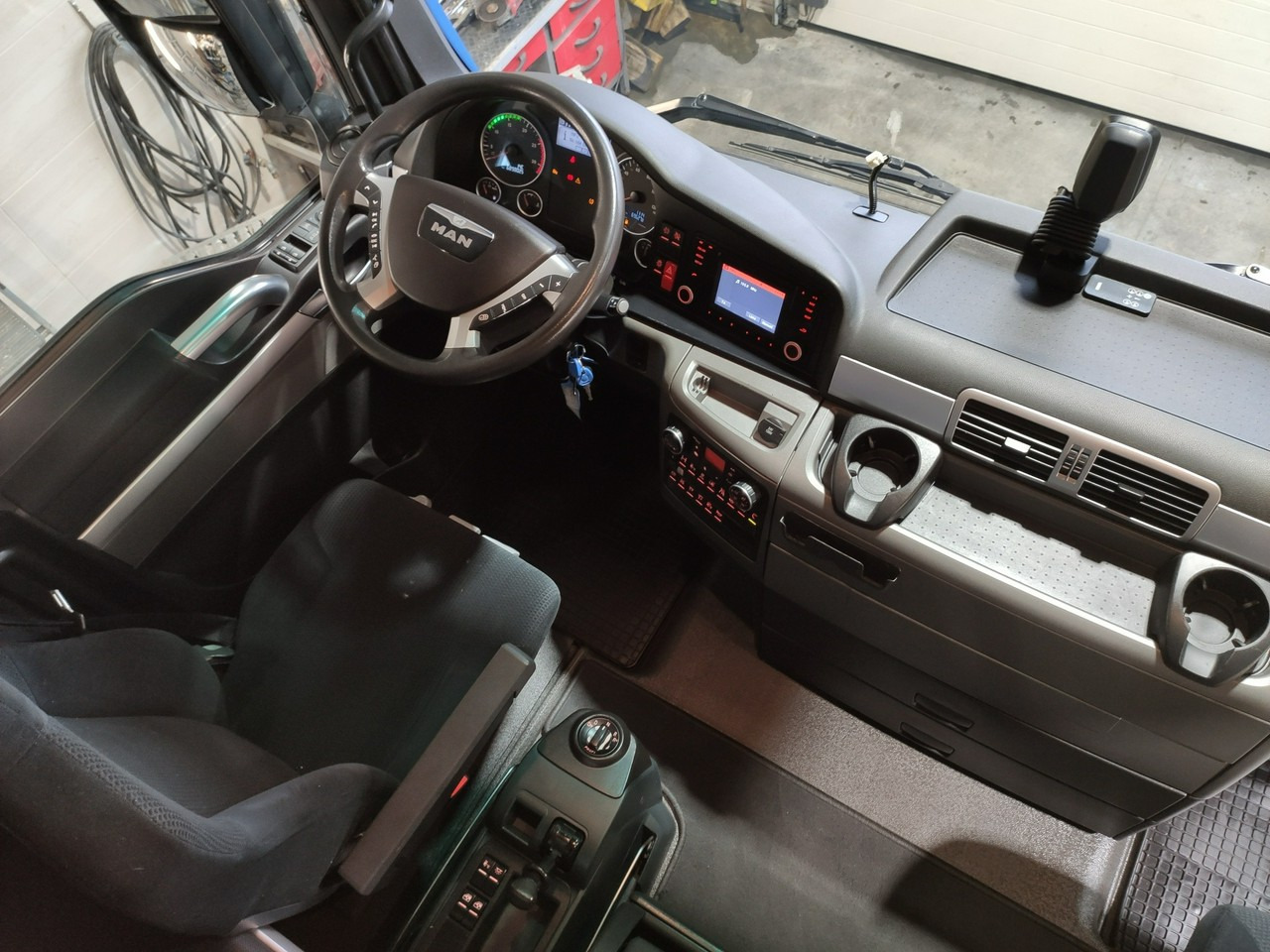 Tractor unit MAN TGX 18.480 STANDARD XXL E6 Bogato Wyposażony UNIKAT STAN !!!: picture 24