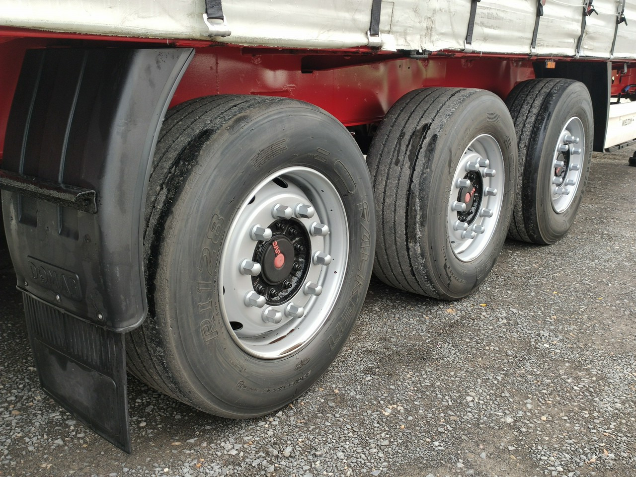Curtainsider semi-trailer Wielton Standard Osie SAF: picture 17