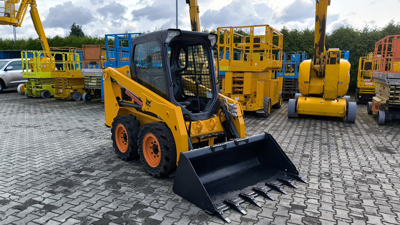 BOBCAT S450 - Skid steer loader: picture 1 BOBCAT S450 - Skid steer loader: picture 1