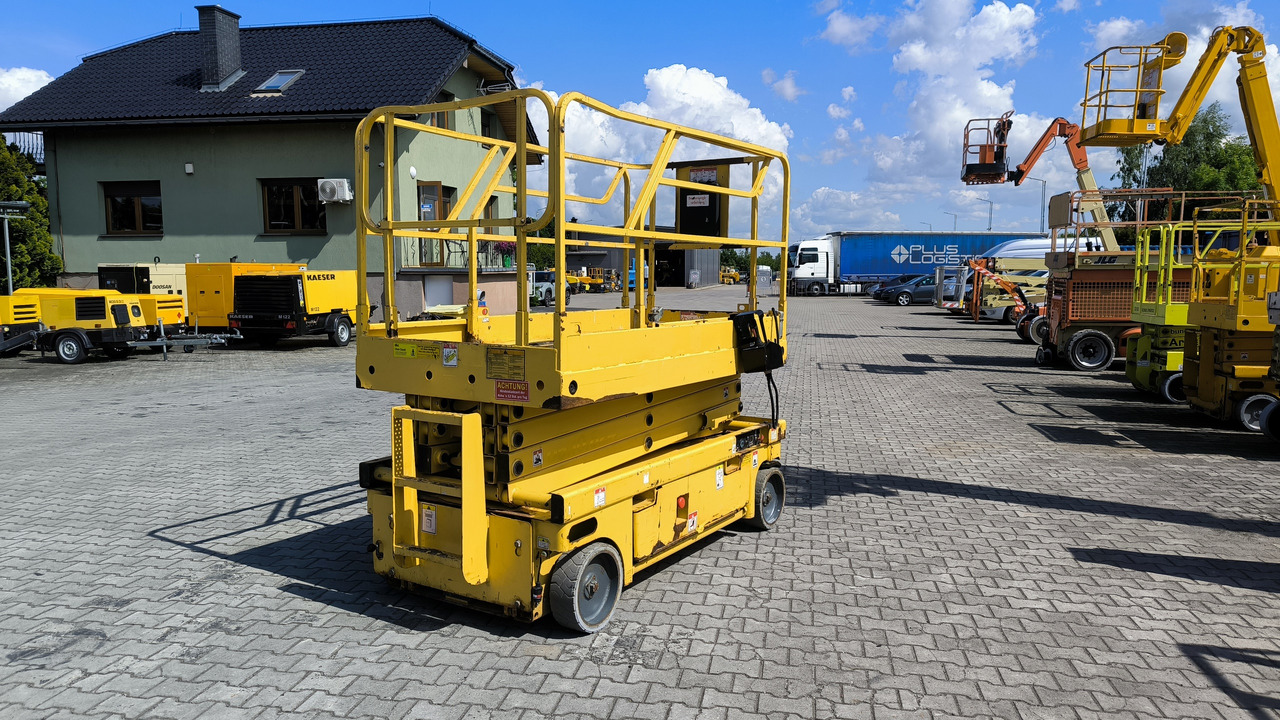 HAULOTTE Compact 10 - Scissor lift: picture 3 HAULOTTE Compact 10 - Scissor lift: picture 3