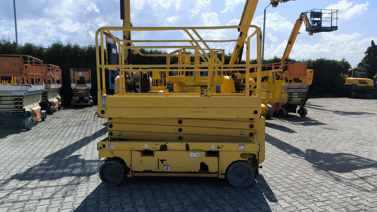 HAULOTTE Compact 10 - Scissor lift: picture 5 HAULOTTE Compact 10 - Scissor lift: picture 5