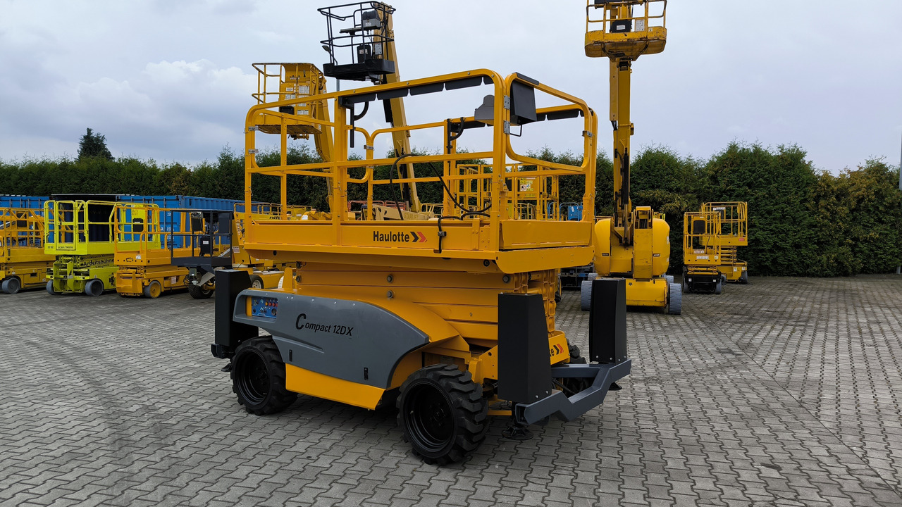 HAULOTTE Compact 12 DX - Scissor lift: picture 1 HAULOTTE Compact 12 DX - Scissor lift: picture 1