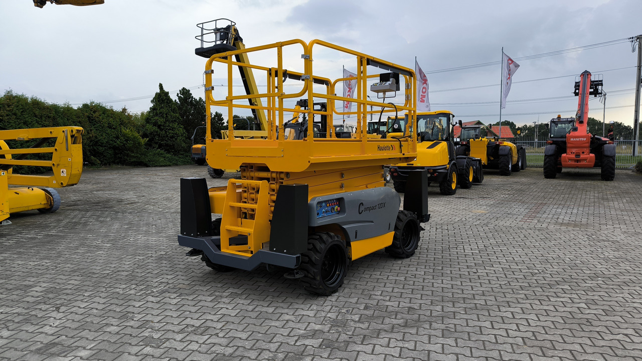 HAULOTTE Compact 12 DX - Scissor lift: picture 3 HAULOTTE Compact 12 DX - Scissor lift: picture 3