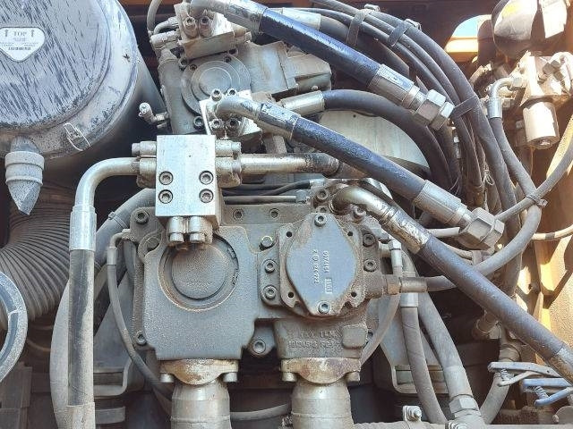 Crawler excavator Liebherr R 956 LC: picture 10