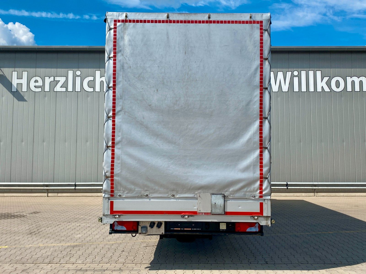 MAN TGL 8.220 I Pritsche Plane*Klima*2Tank*Automatik - Curtainsider truck: picture 4 MAN TGL 8.220 I Pritsche Plane*Klima*2Tank*Automatik - Curtainsider truck: picture 4