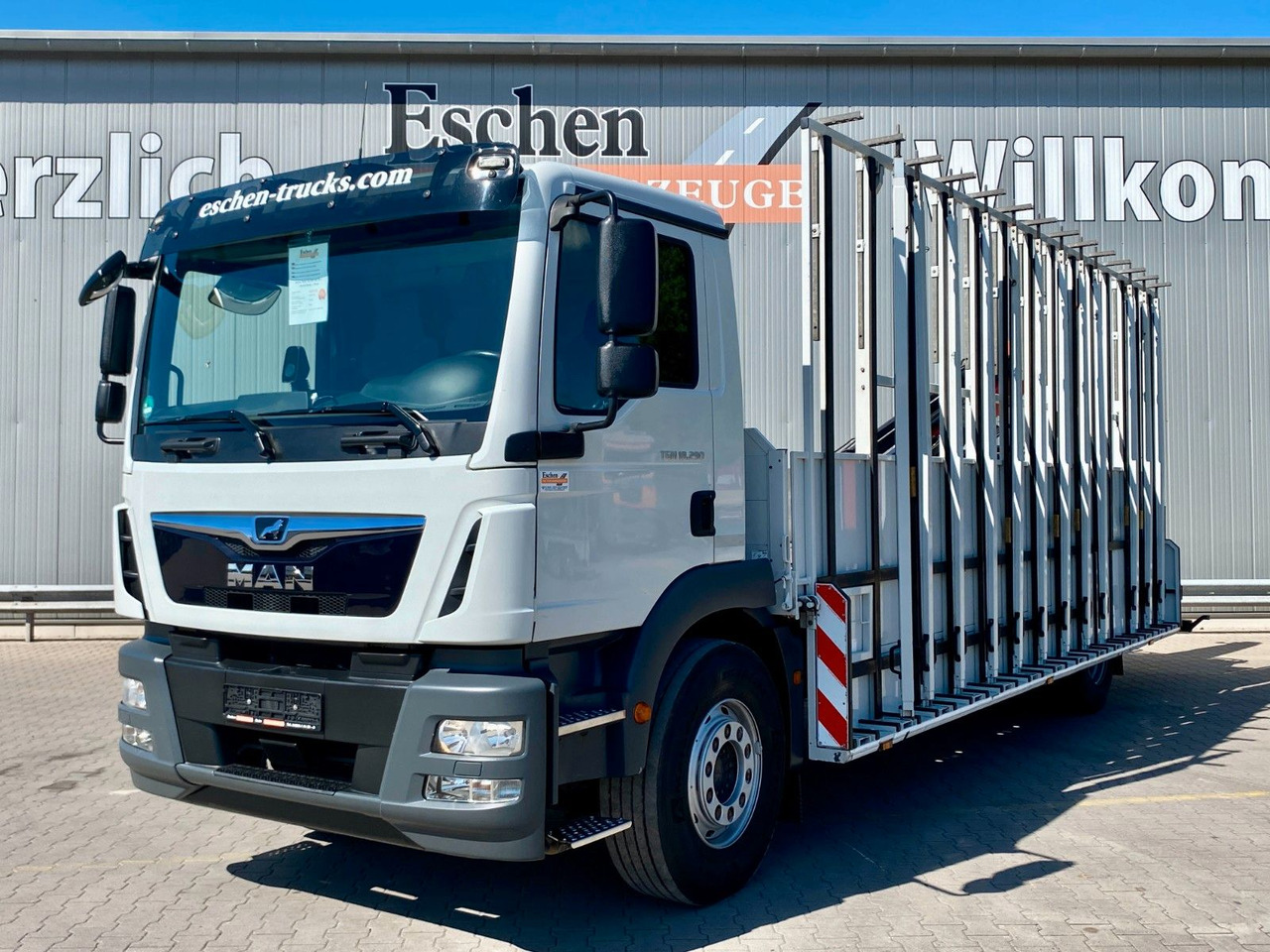 MAN TGM 18.290| Glas/HEGLA*PK12002*Funk*3x Sitze*AHK - Dropside/ Flatbed truck, Crane truck: picture 1 MAN TGM 18.290| Glas/HEGLA*PK12002*Funk*3x Sitze*AHK - Dropside/ Flatbed truck, Crane truck: picture 1
