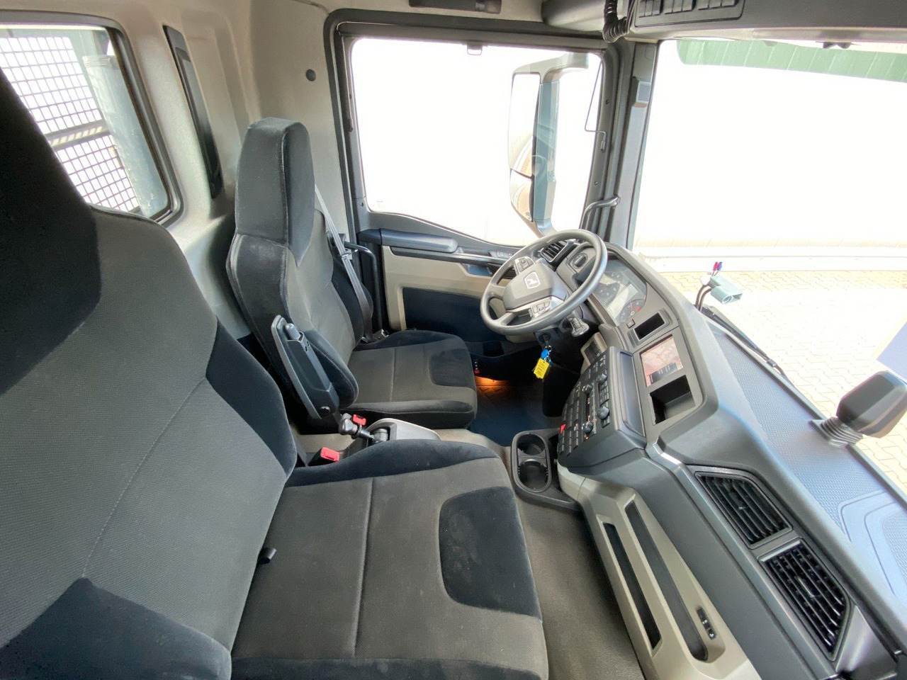 Lease a  MAN TGS 8.220 BB| MEILLER*3x Sitze*Navi*2x AHK*Klima MAN TGS 8.220 BB| MEILLER*3x Sitze*Navi*2x AHK*Klima: picture 15