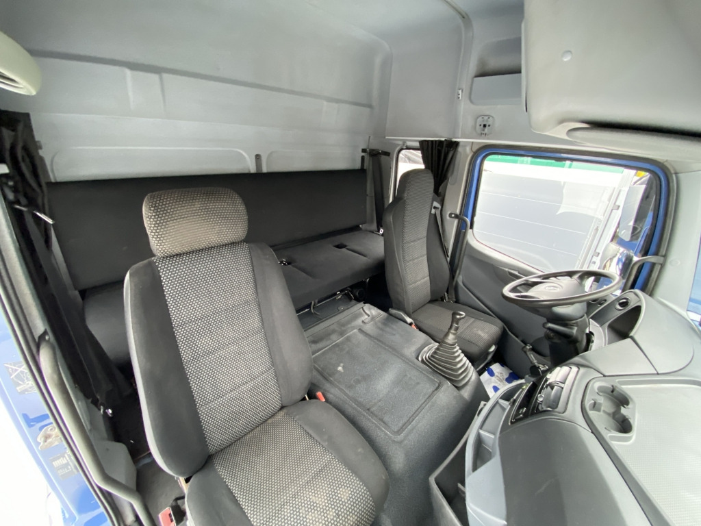 Dropside/ Flatbed truck Mercedes-Benz 1829 LL Axor: picture 14