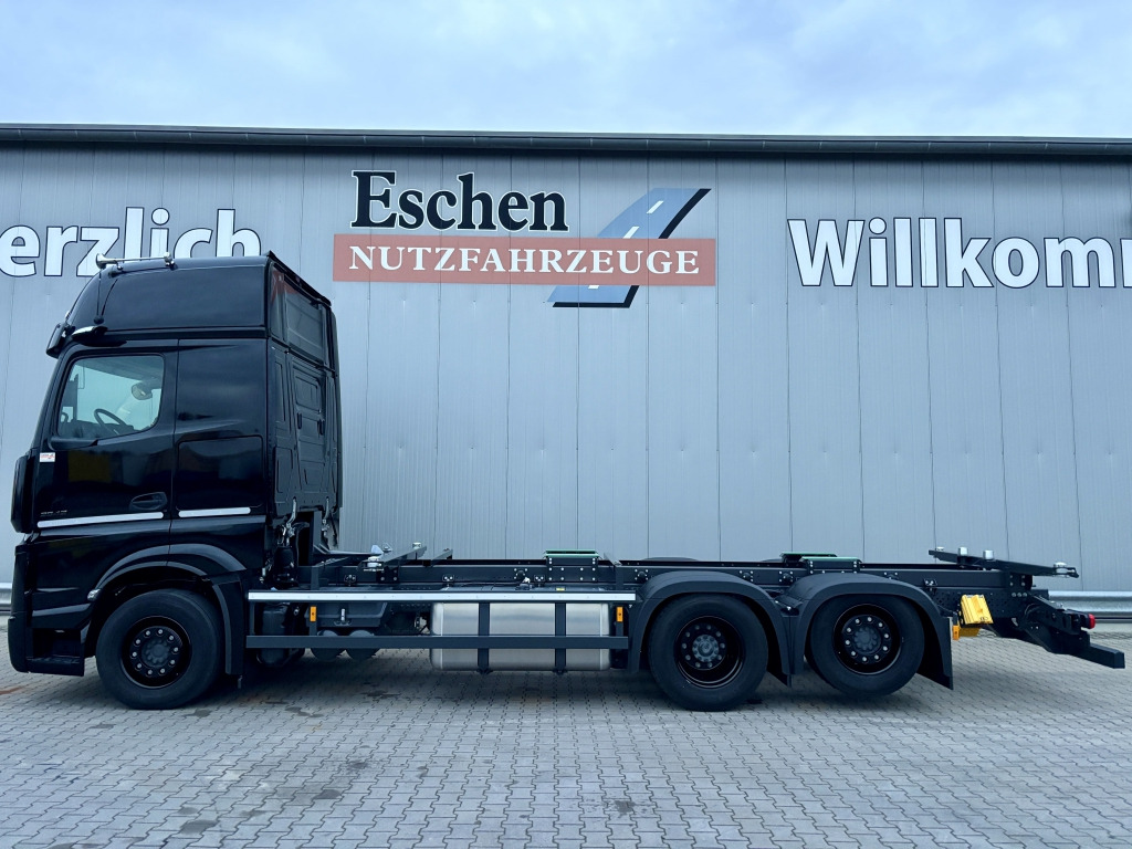 Mercedes-Benz 2542 L 6x2 F 13 Actros GigaSpace - Container transporter/ Swap body truck: picture 2 Mercedes-Benz 2542 L 6x2 F 13 Actros GigaSpace - Container transporter/ Swap body truck: picture 2