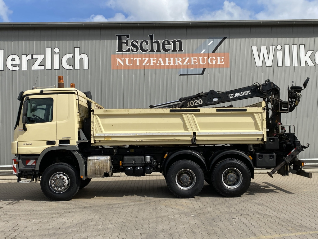 Mercedes-Benz 3344 AK 6x6 / Jonsered 1020 Kran - Tipper, Crane truck: picture 3 Mercedes-Benz 3344 AK 6x6 / Jonsered 1020 Kran - Tipper, Crane truck: picture 3