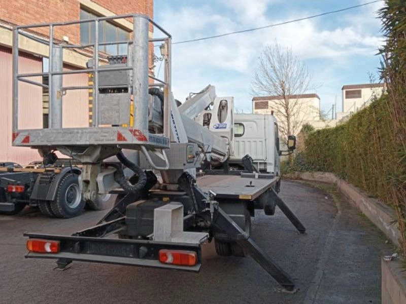 MULTITEL NISSAN NT 400 + HX 195 - Truck mounted aerial platform: picture 3 MULTITEL NISSAN NT 400 + HX 195 - Truck mounted aerial platform: picture 3