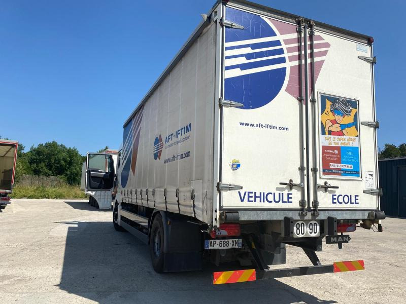 MAN TGX 18.360 - Curtainsider truck: picture 3 MAN TGX 18.360 - Curtainsider truck: picture 3