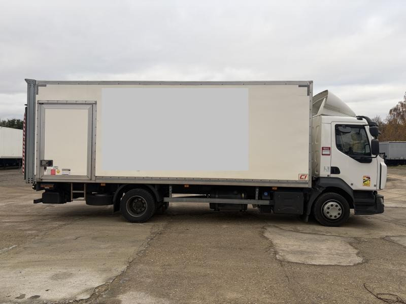 Renault D-Series 240.12 - Box truck: picture 4 Renault D-Series 240.12 - Box truck: picture 4