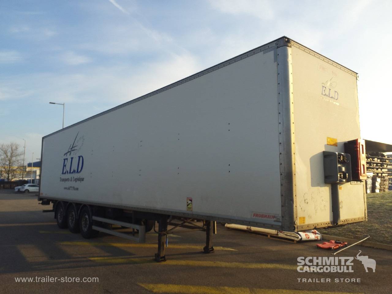 FRUEHAUF Dryfreight Standard Roller shutter door - Closed box semi-trailer: picture 1 FRUEHAUF Dryfreight Standard Roller shutter door - Closed box semi-trailer: picture 1