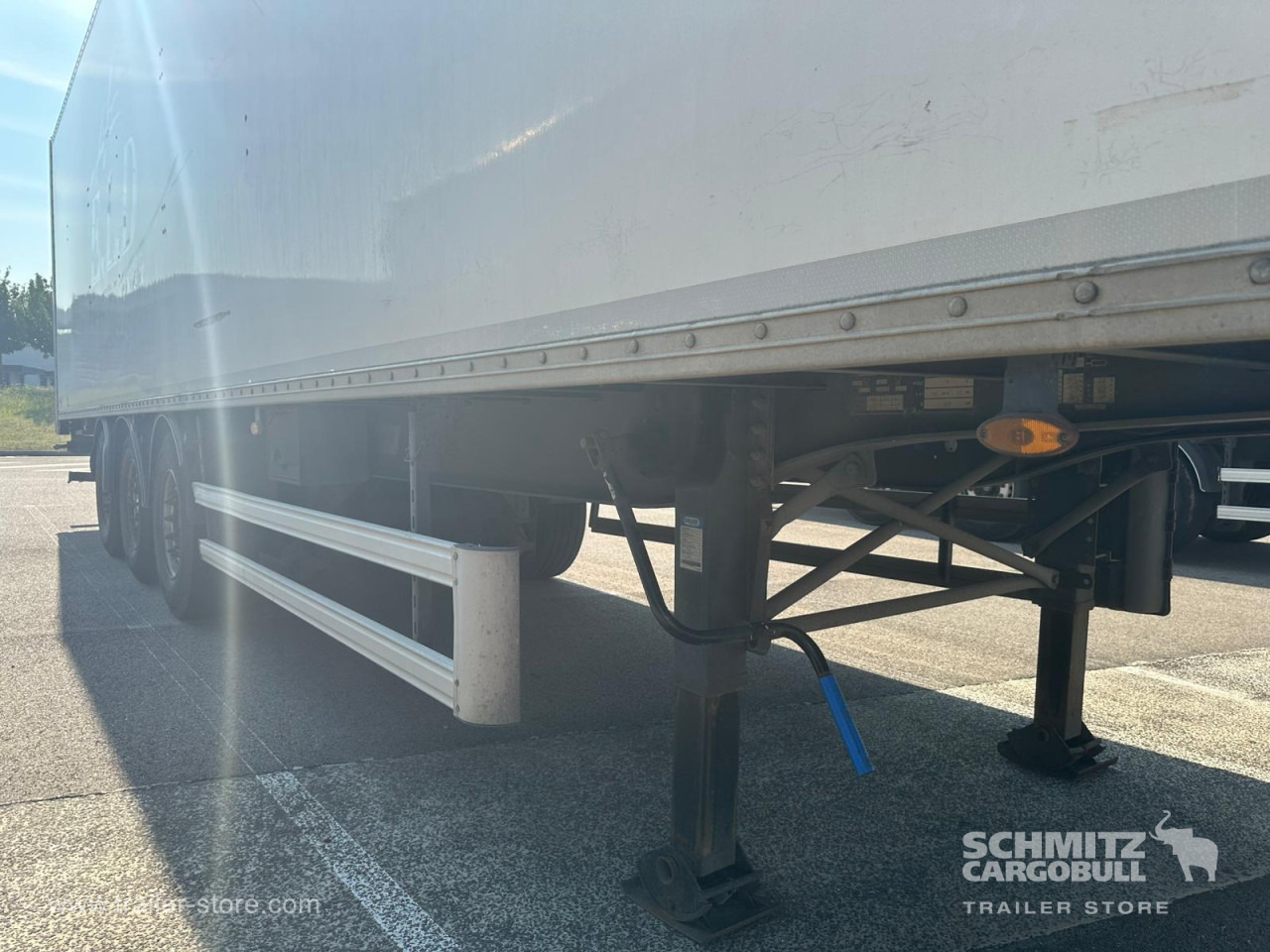 FRUEHAUF Dryfreight Standard Roller shutter door - Closed box semi-trailer: picture 2 FRUEHAUF Dryfreight Standard Roller shutter door - Closed box semi-trailer: picture 2