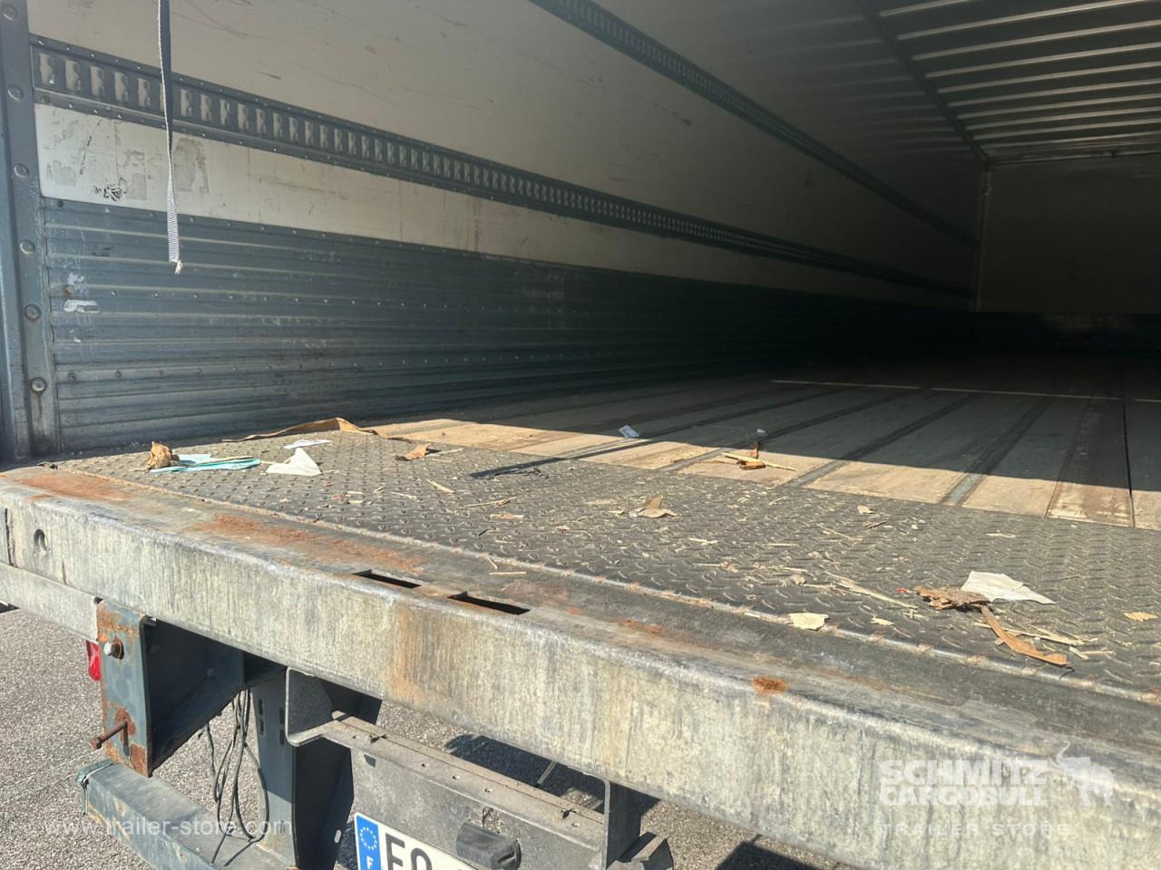 FRUEHAUF Dryfreight Standard Roller shutter door - Closed box semi-trailer: picture 4 FRUEHAUF Dryfreight Standard Roller shutter door - Closed box semi-trailer: picture 4