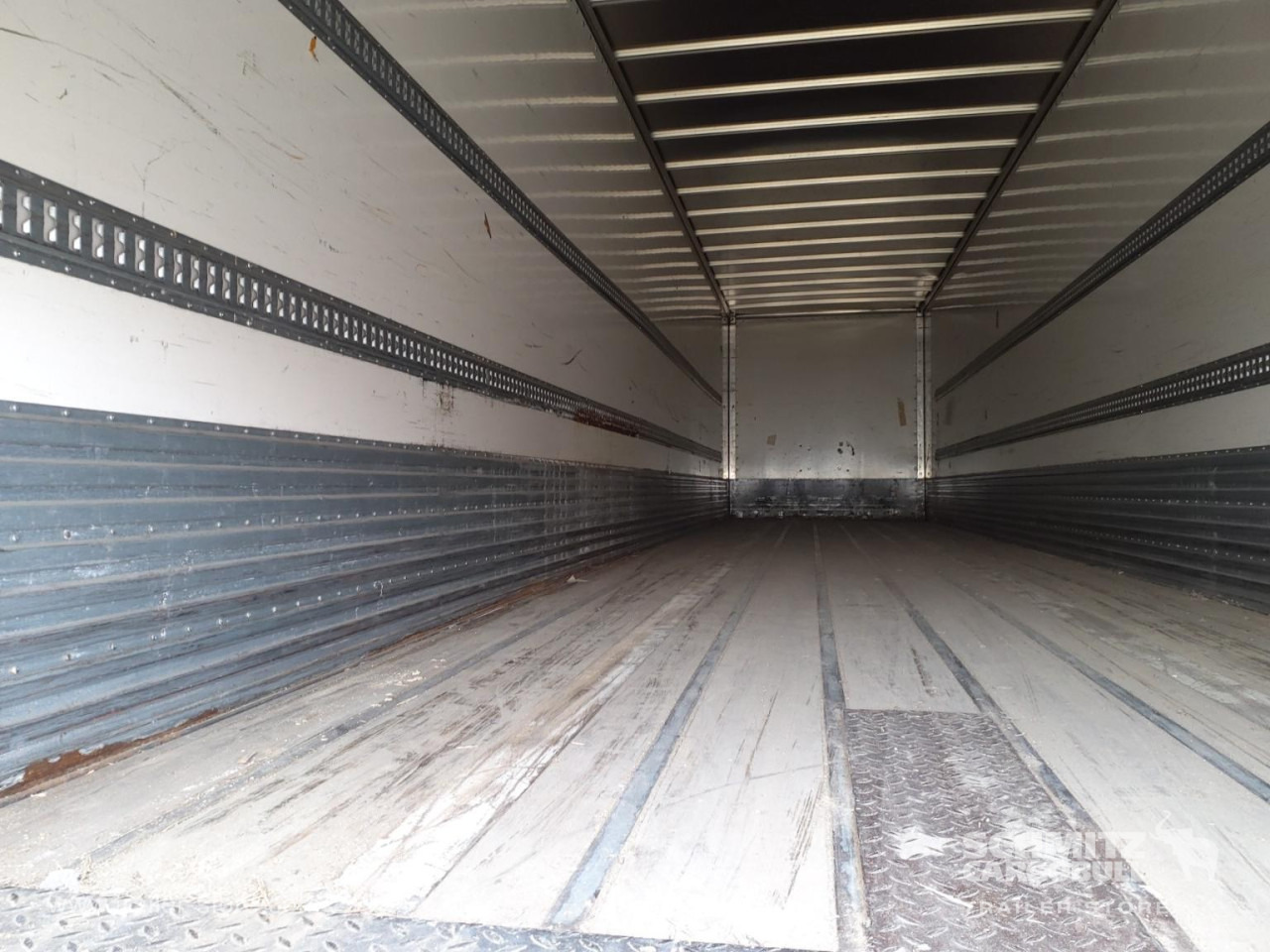 FRUEHAUF Dryfreight Standard Roller shutter door - Closed box semi-trailer: picture 3 FRUEHAUF Dryfreight Standard Roller shutter door - Closed box semi-trailer: picture 3