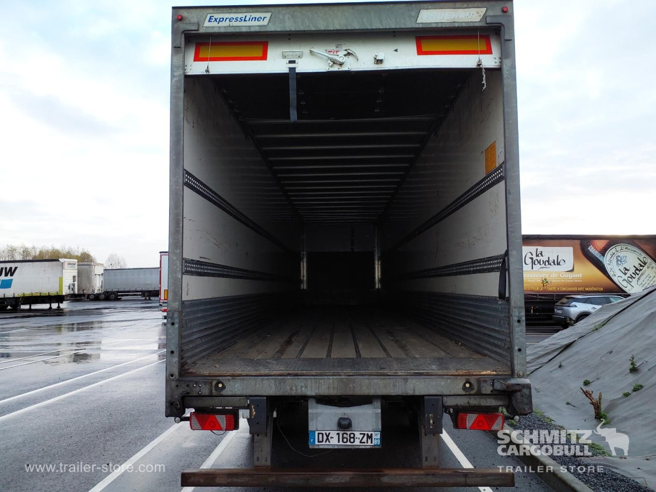 FRUEHAUF Dryfreight Standard Roller shutter door - Closed box semi-trailer: picture 4 FRUEHAUF Dryfreight Standard Roller shutter door - Closed box semi-trailer: picture 4