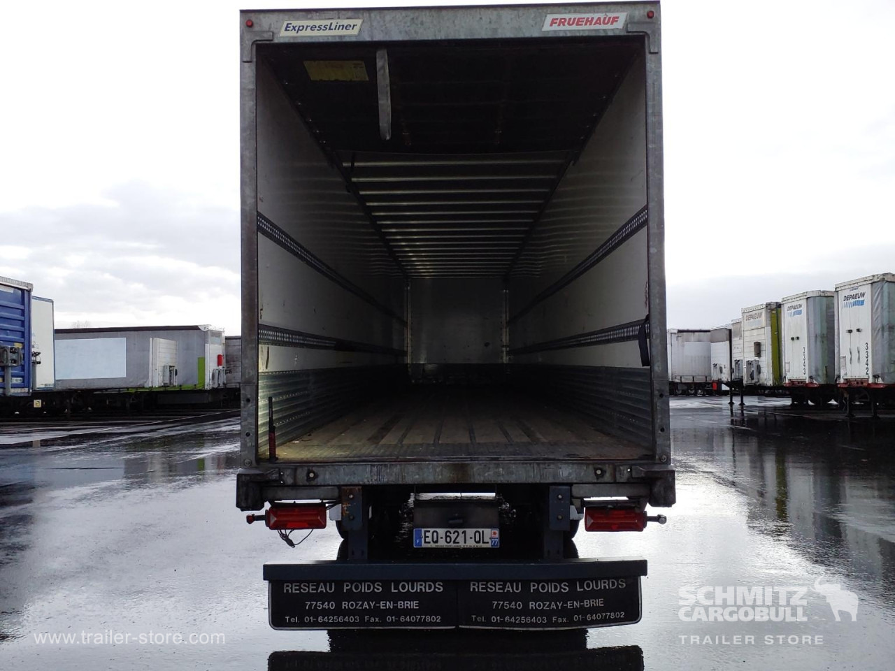 FRUEHAUF Dryfreight Standard Roller shutter door - Closed box semi-trailer: picture 3 FRUEHAUF Dryfreight Standard Roller shutter door - Closed box semi-trailer: picture 3