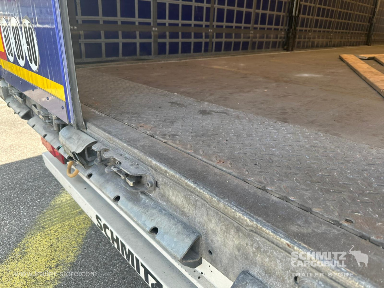 SCHMITZ Curtainsider Mega - Curtainsider semi-trailer: picture 4 SCHMITZ Curtainsider Mega - Curtainsider semi-trailer: picture 4