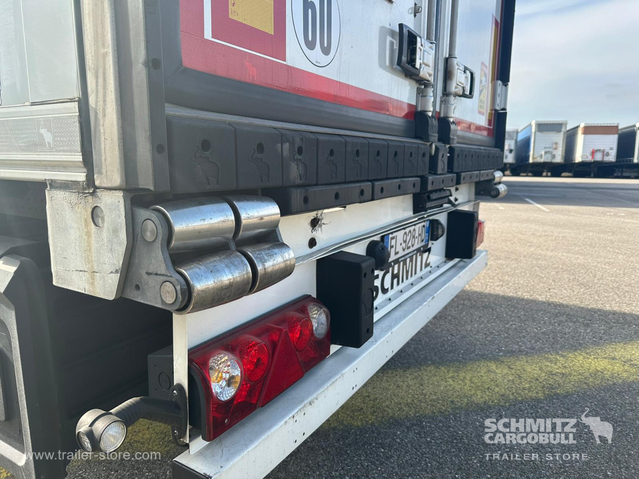 Isothermal semi-trailer SCHMITZ Reefer Standard: picture 12