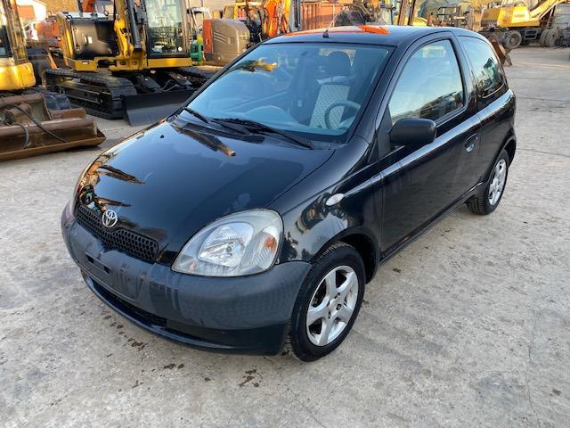 Car Toyota Yaris: picture 1