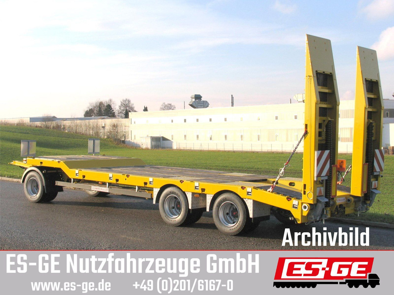 Schwarzmüller Tieflader mit gekröpftem Plateau - Low loader trailer: picture 1 Schwarzmüller Tieflader mit gekröpftem Plateau - Low loader trailer: picture 1