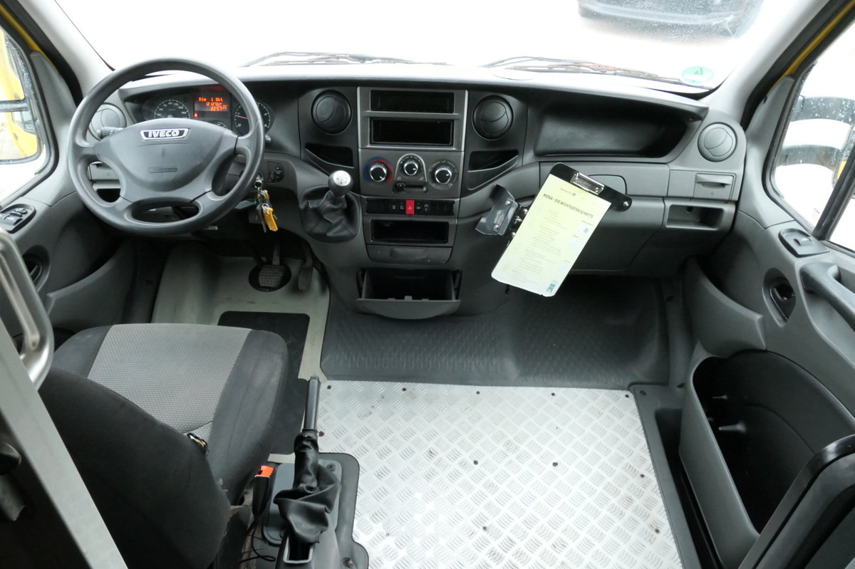 Interior photo 1: Box van IVECO Daily 35 S11 C30C AUTOMATIK KAMERA MAXI KAMERA R