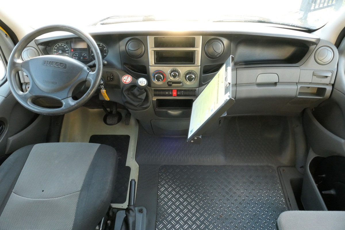 Interior photo 2: Box van IVECO Daily 35 S11 C30C AUTOMATIK KAMERA MAXI KAMERA R