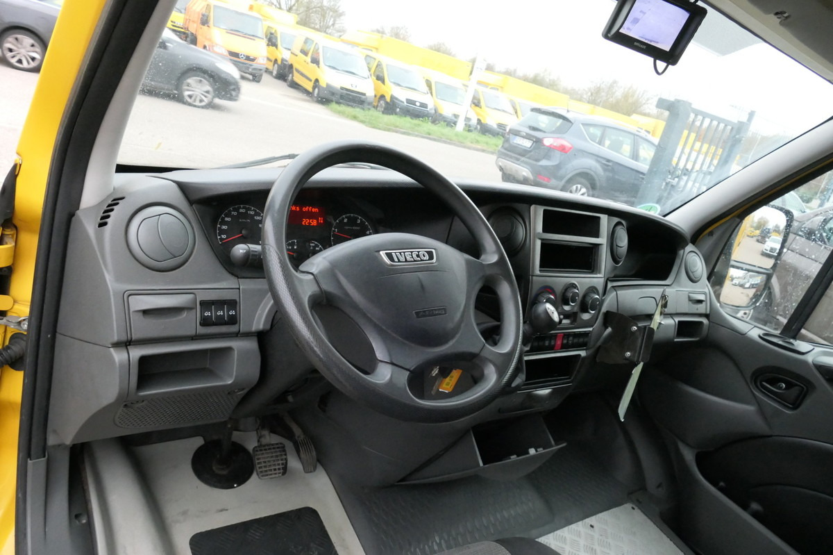 Interior photo 2: Box van IVECO Daily 35 S11 C30C AUTOMATIK KAMERA MAXI KAMERA R