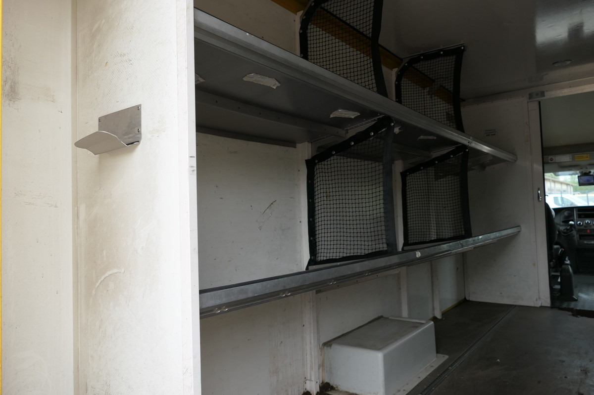 IVECO Daily 35 S11 C30C AUTOMATIK KAMERA Regale LUFT D - Box van: picture 5 IVECO Daily 35 S11 C30C AUTOMATIK KAMERA Regale LUFT D - Box van: picture 5