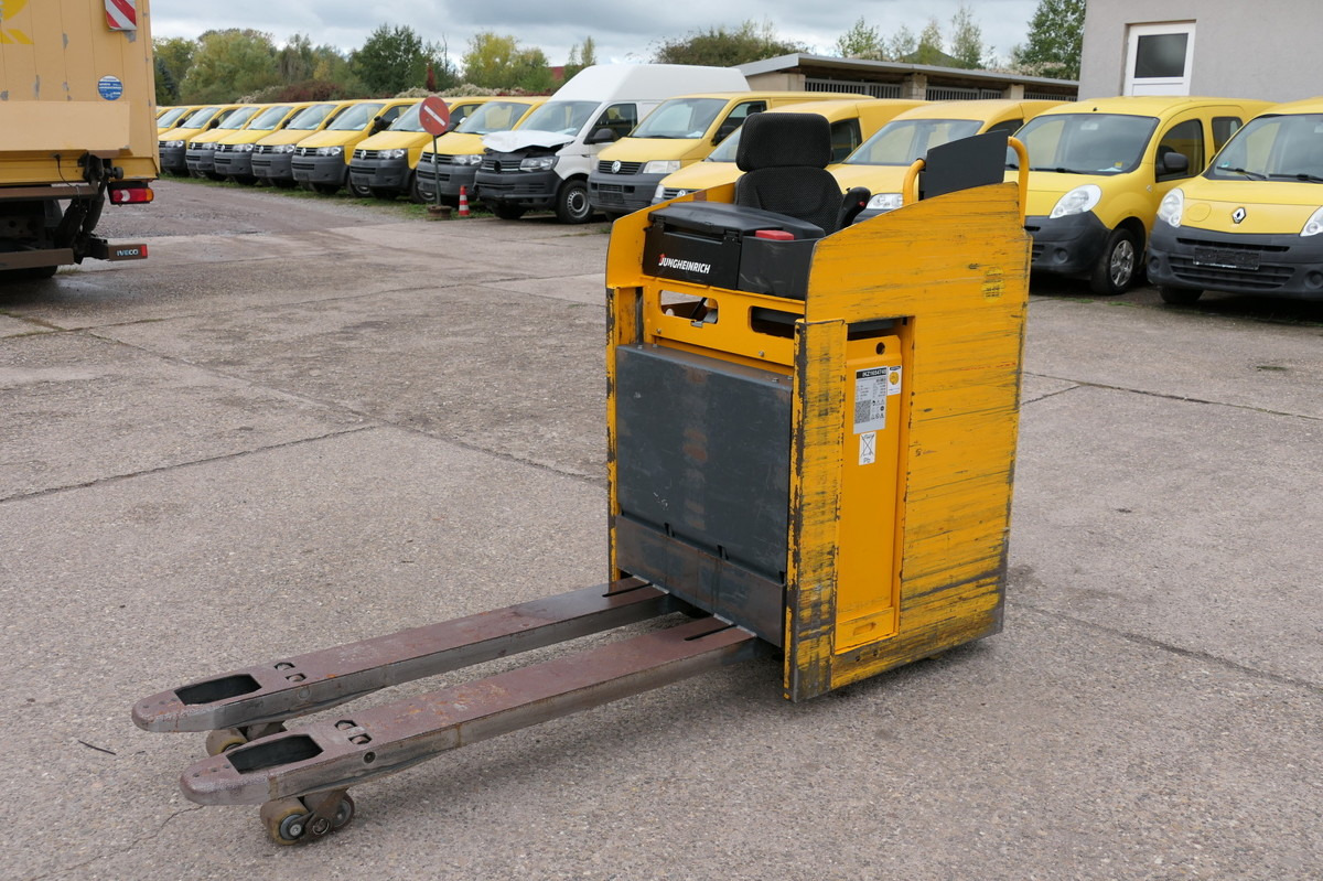 JUNGHEINRICH ESE 220 Batterie 20/2021 - Pallet truck: picture 1 JUNGHEINRICH ESE 220 Batterie 20/2021 - Pallet truck: picture 1